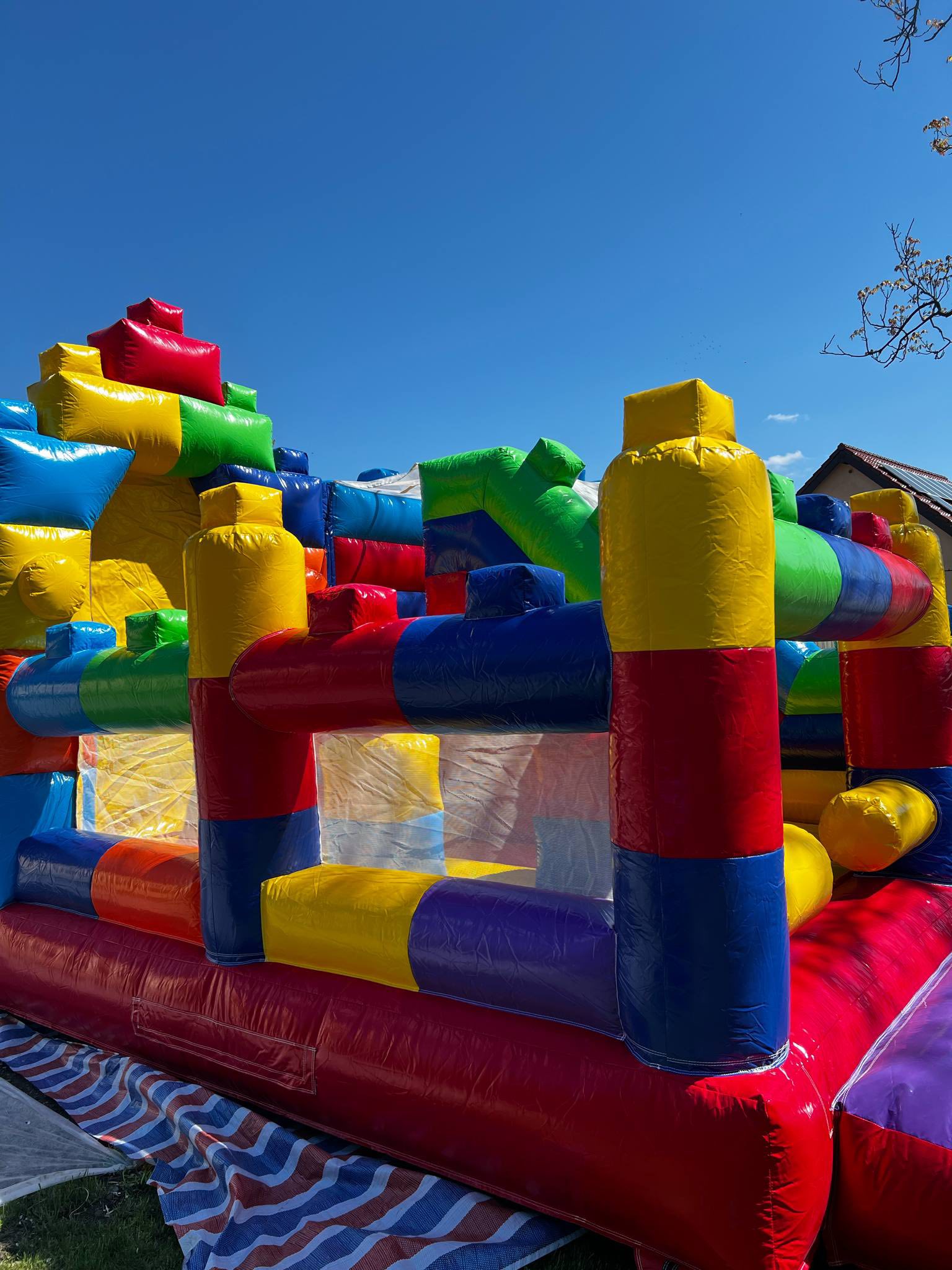 Dmuchany zamek - Kolorowe Klocki