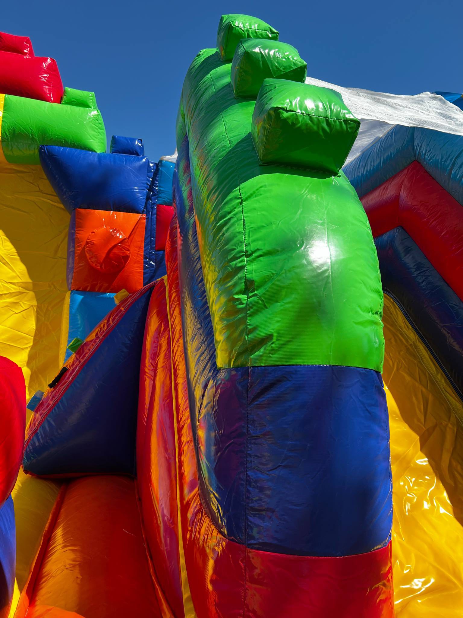 Dmuchany zamek - Kolorowe Klocki