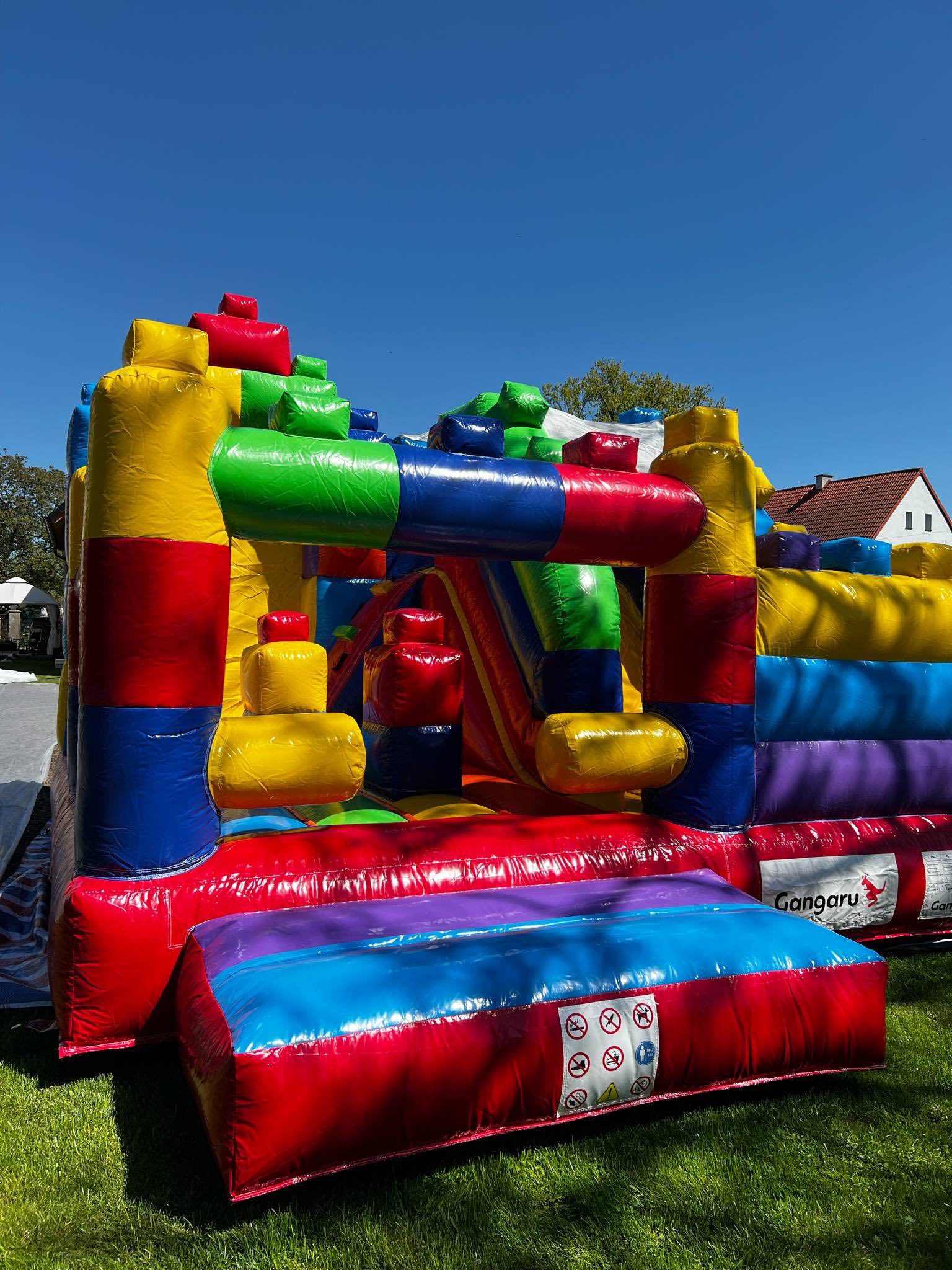 Dmuchany zamek - Kolorowe Klocki